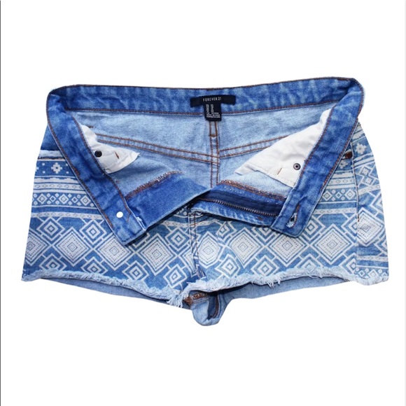 Women's Forever 21 - XXI Blue Denim Cutoff Aztec Pattern Jean Shorts Size 27 US - Picture 2 of 3